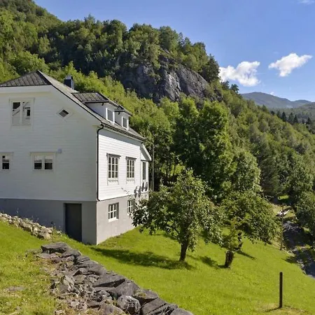 10 Person In Stordal