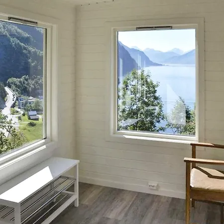 4 Star In Ferienhaus Stordal