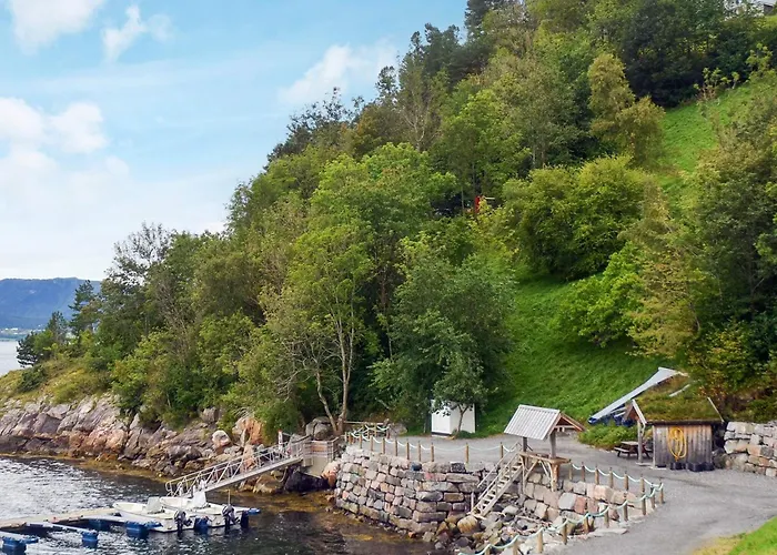 10 Person In Stordal